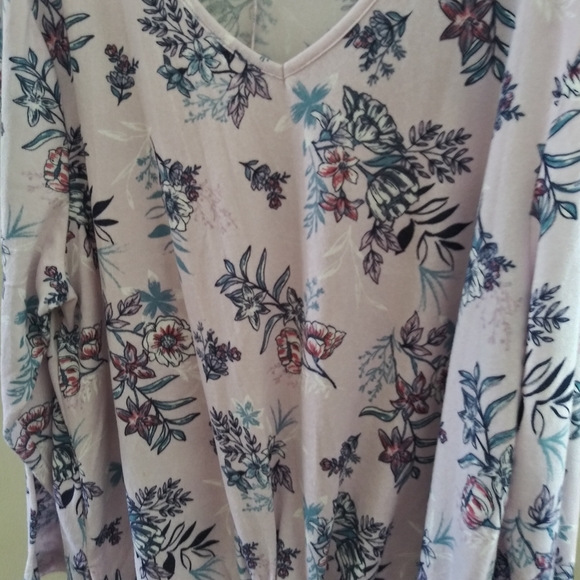 Massini floral Women Long Sleeve Top - Picture 2 of 11